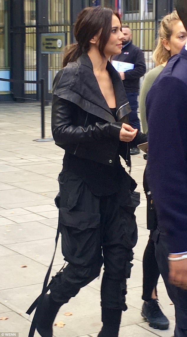 
Cheryl lần đầu lộ diện sau 5 tháng sinh con trai đầu lòng.
