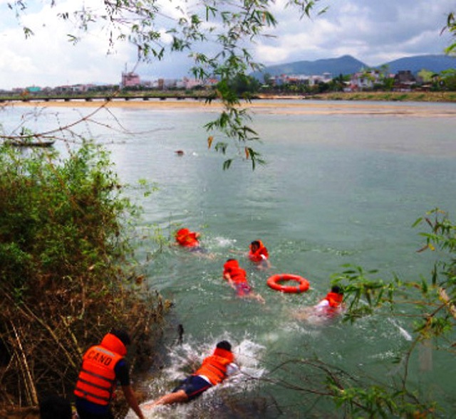 
Trước đó, trên địa bàn huyện Tây Sơn (Bình Định) cũng xảy ra trường họp 1 học sinh lớp 8 bị chết đuối
