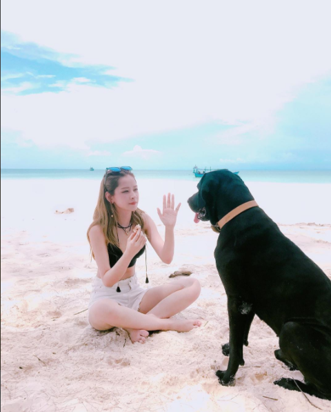 Chi Pu trở thành hot girl Việt cán mốc 2 triệu người theo dõi trên Instagram - 8 Chi Pu trở thành hot girl Việt cán mốc 2 triệu người theo dõi trên Instagram - 8