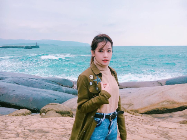 Chi Pu trở thành hot girl Việt cán mốc 2 triệu người theo dõi trên Instagram - 3 Chi Pu trở thành hot girl Việt cán mốc 2 triệu người theo dõi trên Instagram - 3