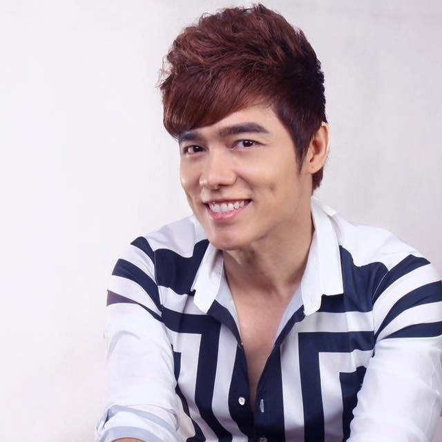 Ca sĩ Lưu Chí Vỹ bị bầu show chửi “thậm tệ”, khán giả tạt nước vì trễ show - 1 Nam ca sĩ Lưu Chí Vỹ