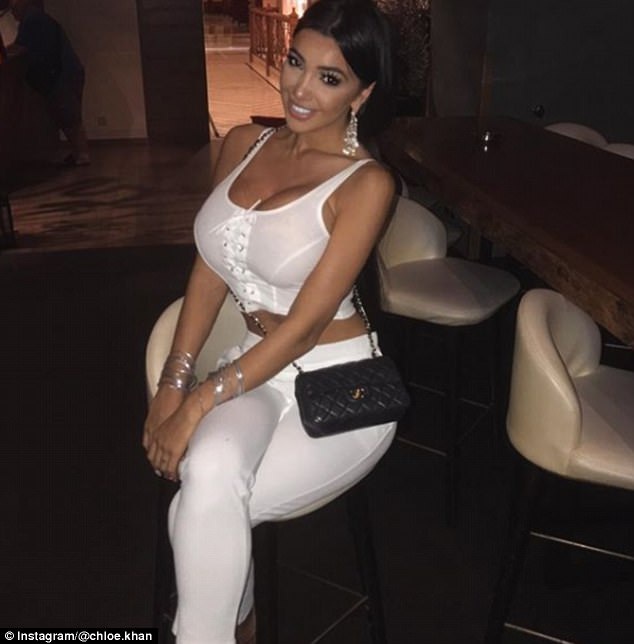 
Người đẹp 9X mới đây lại tu sửa vòng ba
