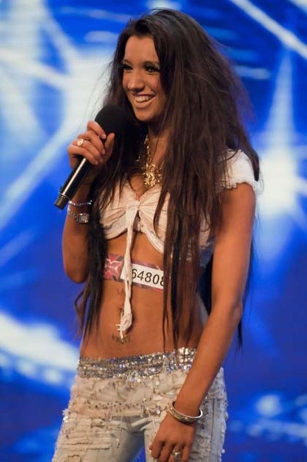 Nghẹt thở với thân hình "dao kéo" của sao "nghiện" phẫu thuật thẩm mỹ - 5
Chloe Khan tự tin trên sân khấu nhưng không thuyết phục được ban giám khảo. Cô trượt ngay vòng đầu tiên nhưng không từ bỏ ước mơ thành ngôi sao.