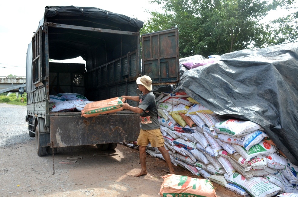 Chợ đất độc đáo lớn nhất tại Sài Gòn - 4 Chợ đất độc đáo lớn nhất tại Sài Gòn - 4