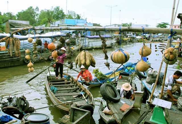 Những điểm du lịch không thể bỏ qua khi đến Cần Thơ - 1 Chở nổi đã trở thành đặc sản của Cần Thơ
