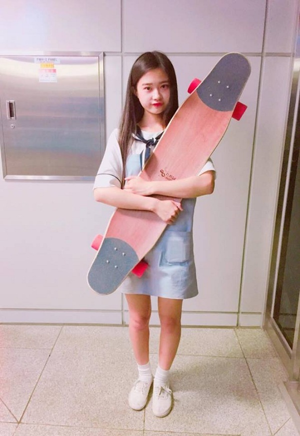 “Hot girl ván trượt” gây sốt cộng đồng mạng - 5 “Hot girl ván trượt” gây sốt cộng đồng mạng - 5