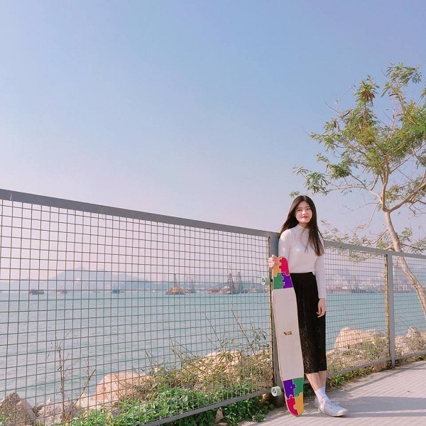 “Hot girl ván trượt” gây sốt cộng đồng mạng - 7 “Hot girl ván trượt” gây sốt cộng đồng mạng - 7