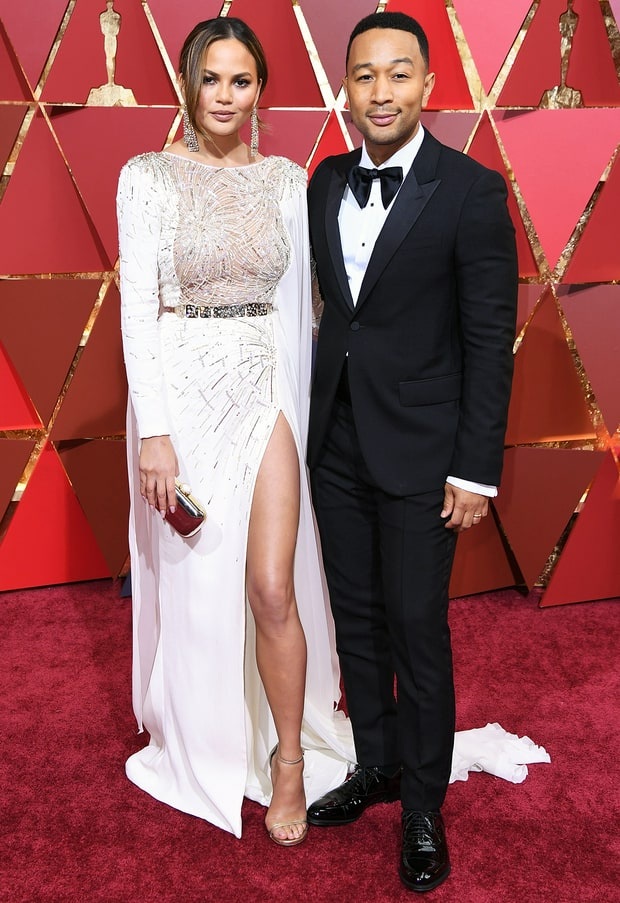 “Bà xã” John Legend lên tiếng về khoảnh khắc ngủ gật trong lễ trao giải Oscar - 2
Trước khi ngủ gật trên vai chồng, Chrissy Teigen đã rạng ngời và quyến rũ như thế này!