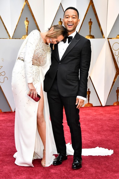 Dập dìu người đẹp trên thảm đỏ Oscar 2017 - 28
John sẽ diễn 2 ca khúc trong phim La La Land là “City of Stars” và “Audition