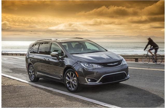 Những mẫu xe "đáng tiền" nhất năm 2017 - 8 Xe minivan: Chrysler Pacifica 2017