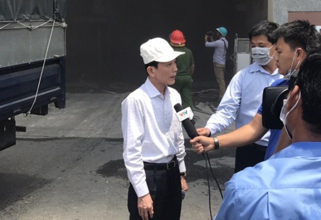 3 tỉnh lân cận điều lực lượng sang Cần Thơ hỗ trợ dập lửa - 16
Ông Võ Thành Thống - Chủ tịch UNBD TP Cần Thơ có mặt tại hiện trường để chỉ đạo công tác chữa cháy, cứu nạn.