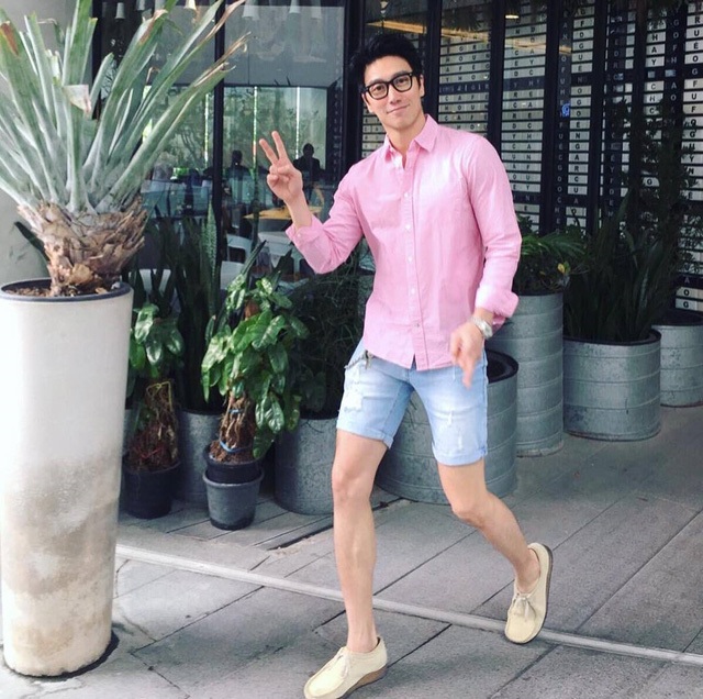 Mỹ nam 50 tuổi làm chị em điên đảo vì "mặt điển trai, bụng sáu múi" ăn đứt cả thanh niên - 3 Mỹ nam 50 tuổi làm chị em điên đảo vì "mặt điển trai, bụng sáu múi" ăn đứt cả thanh niên - 3