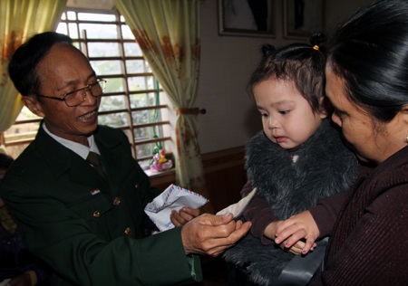 Những quan niệm dân gian về xông đất - 1
Xông đất đầu năm là một nét đẹp văn hóa truyền thống (Ảnh minh họa)