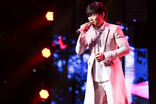 Ngọc Sơn “nhảy tưng tưng” vì chàng trai hát “Thành phố buồn” theo phong cách Hip Hop - 2 Không còn là những giai điệu da diết, sâu lắng mà thay vào đó Chu Hoàng Tuấn hát với phong cách sôi động hơn khi kết hợp với beatbox tạo nên một Thành phố buồn remix lạ nhất từ trước đến nay...