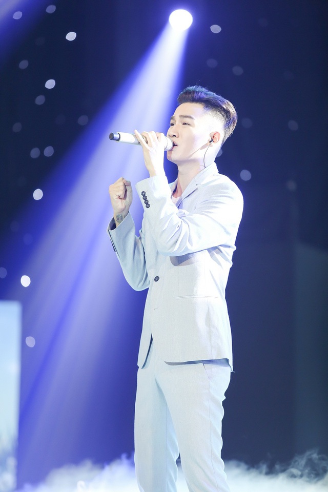 Hành trình lên ngôi Quán quân Giọng hát Việt 2017 của Ali Hoàng Dương - 7 Ali Hoàng Dương lấy nước mắt của khán giả.