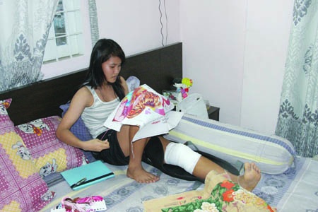 Cầu thủ nữ Việt Nam: Vượt qua khó khăn cuộc sống để giành HCV SEA Games - 3 Trung vệ thép của bóng đá nữ Việt Nam Chương Thị Kiều tưởng có lúc đã không còn được tiếp tục đá bóng đỉnh cao vì chấn thương dai dẳng năm 2013
