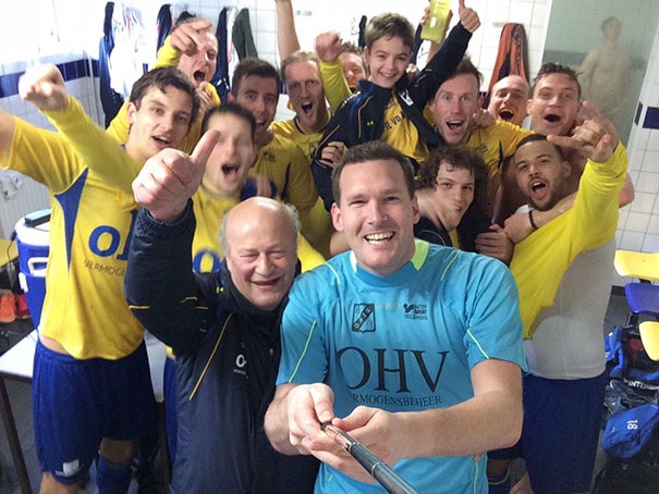 
Khi người ta chụp ảnh thì mình thư giãn thôi.
