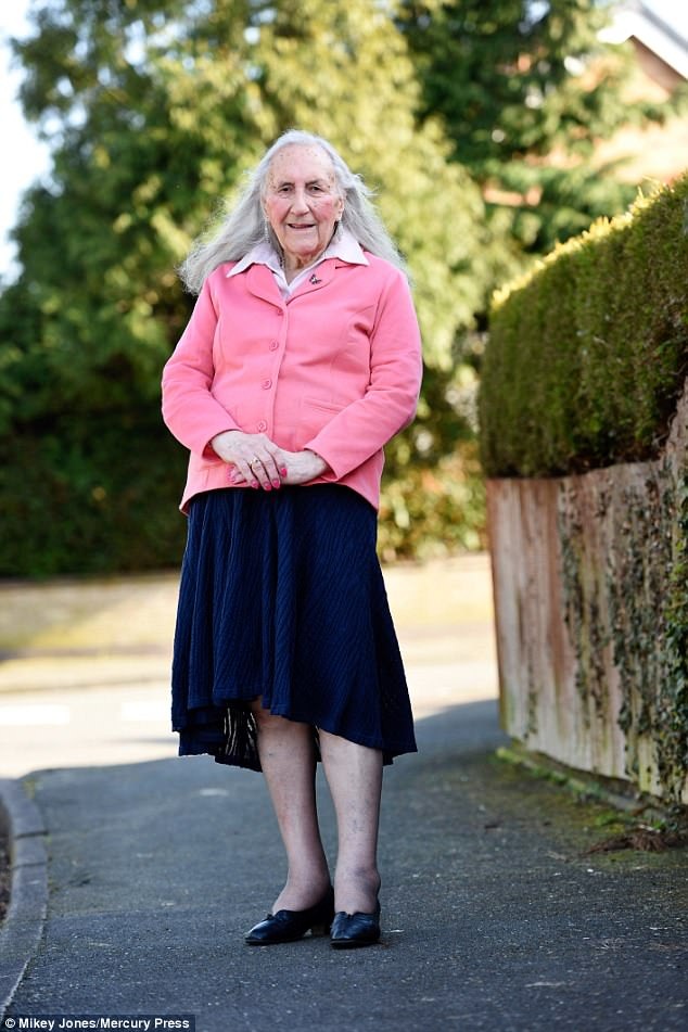 Hình ảnh nữ tính của cụ Patricia hiện nay (Ảnh: Mercury Press)