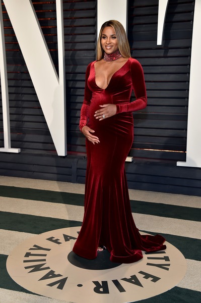 Người mẫu gợi cảm khoe vòng một nảy nở tại tiệc Oscar - 15
Ciara từng có 1 con trai riêng với bạn trai cũ Future.