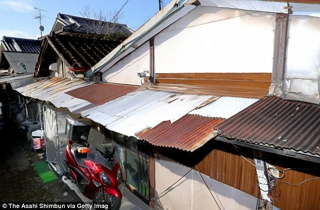 Cô gái Nhật chết cóng vì bị cha mẹ giam trong phòng 3m2 - 1
Ngôi nhà của cặp vợ chồng Kakimoto (Ảnh: Asahi Shimbun)