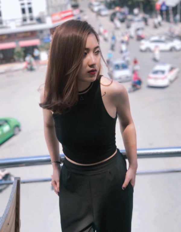 Hình ảnh cô giáo xinh đẹp gây "bão mạng" ngày khai giảng - 9 Vẻ đẹp sành điệu của cô giáo Thúy Ngân