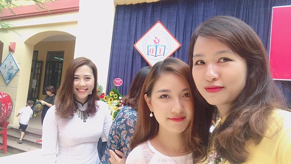 Hình ảnh cô giáo xinh đẹp gây "bão mạng" ngày khai giảng - 7 Ở trường, cô Ngân là người hòa đồng nên được đồng nghiệp yêu mến