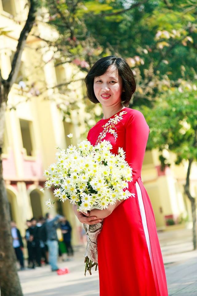 Nữ giáo viên tiếng Anh “đỡ đầu” cho nhiều giải vàng - 1
Cô giáo Nguyễn Thị Hoàng Lan – giáo viên Tiếng Anh trường THCS Chu Văn An (Hà Nội), nhiều năm liền là giáo viên dạy giỏi của trường.
