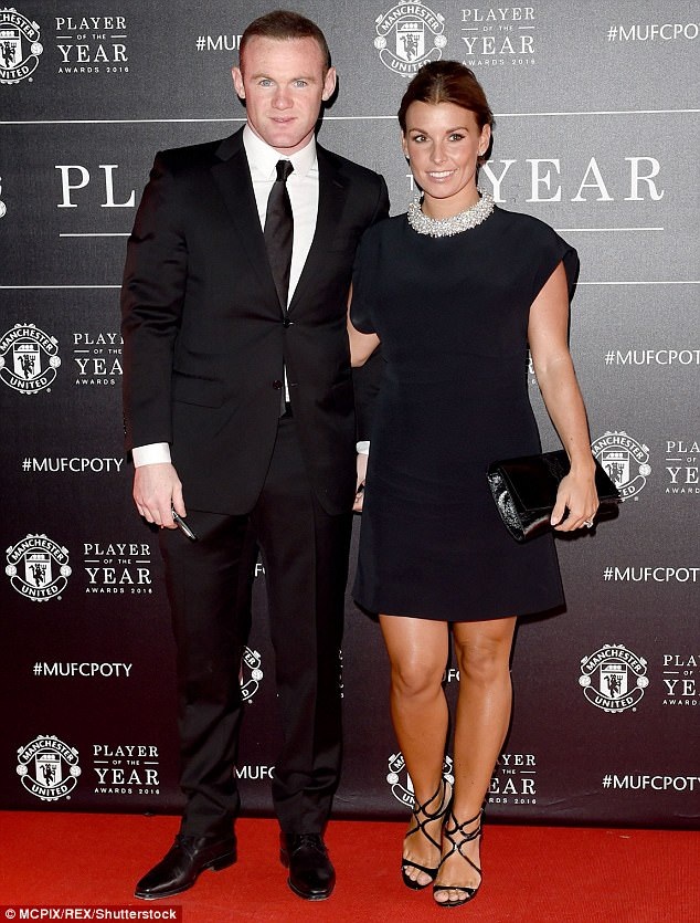 Vợ Wayne Rooney mang thai lần 4 - 2
Nhà thiết kế thời trang 31 tuổi và danh thủ bóng đá Wayne Rooney đã có với nhau 3 cậu con trai đáng yêu Kai, 7 tuổi, Klay, 4 tuổi và Kit, 1 tuổi