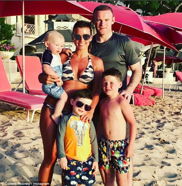 Vợ Wayne Rooney mang thai lần 4 - 6
Tuy nhiên người đẹp thừa nhận mẹ cô - người đã có 5 đứa cháu trai thì rất mong có 1 cháu gái