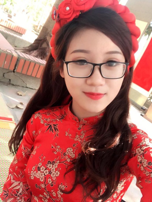 Tiết lộ về "cô đồ" ở Bắc Giang gây bão mạng vì quá xinh đẹp - 1
Cô gái Bắc Giang được mệnh danh là hot girl thư pháp