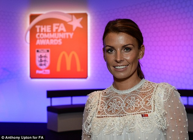 Coleen Rooney không quan tâm khi bị chê béo - 7
Vào mùa hè, tôi phải chăm sóc 3 con nhiều hơn. Gia đình tôi có thể sẽ có thêm con, tôi thích được làm mẹ...