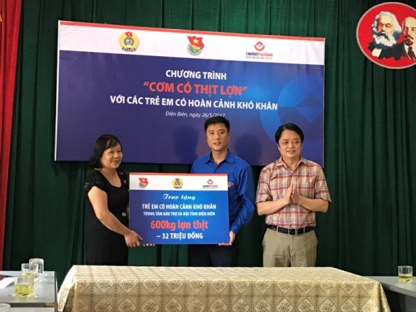 Điện Biên: LienVietPostBank hỗ trợ thu mua hơn 8 tấn lợn thịt - 2
Dự kiến, sau “Cơm có thịt lợn” tại tỉnh Điện Biên, các hoạt động trong khuôn khổ Chương trình sẽ được tổ chức tại tỉnh Quảng Trị và tỉnh Bạc Liêu vào tháng 6/2017.
