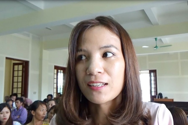 Vụ 2 công an nhận hối lộ của chủ quán kinh doanh nhạy cảm: Xuất hiện tình tiết bất ngờ - 2 Chị Nguyễn Thị Duyên - con gái bị cáo Nguyễn Duy Điều trình bày về đoạn tin nhắn được cho là của điều tra viên vụ án gợi ý việc chạy án cho bị cáo Điều