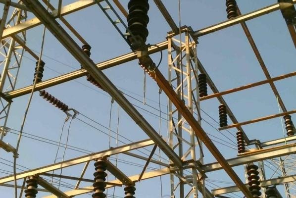 Con rắn khiến gần 4.800 nhà mất điện - 1
Rắn treo lủng lẳng trên trạm biến áp ở Mỹ.
