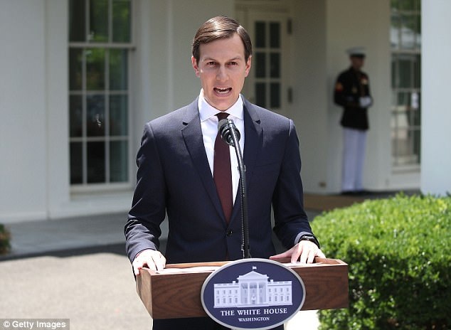 Tổng thống Trump ủng hộ con rể sau phiên điều trần tại quốc hội - 1 Cố vấn Jared Kushner phát biểu sau phiên điều trần với Ủy ban Tình báo Thượng viện ngày 24/7. (Ảnh: Getty)