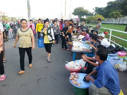 TP HCM: 7.116 doanh nghiệp điều chỉnh lương tối thiểu vùng 2017 - 1
Đời sống của công nhân lao động hiện vẫn còn nhiều khó khăn