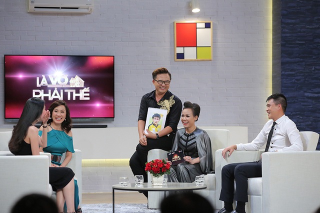 Showbiz Việt “bội thực" những ca “đập mặt xây lại”, lộ ảnh mộc xấu “thảm hại” - 11 Thủy Tiên cho biết, đi đâu về không thấy chồng ở nhà là cô cảm thấy rất bực mình. Công Vinh không ngần ngại tiết lộ vợ muốn sở hữu mình 24/24.