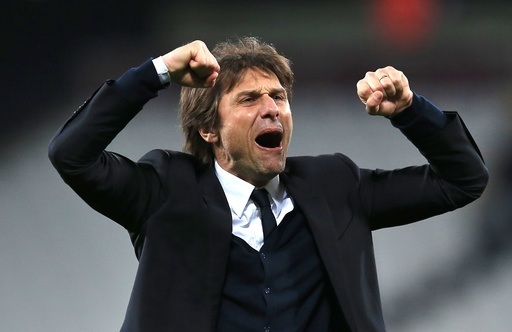 Chelsea - MU: Cuộc chiến không khoan nhượng - 2
Conte luôn nhiệt huyết bên ngoài đường biên