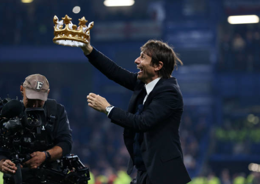 HLV Conte đội vương miện, vợ cảm động rơi nước mắt - 3 Conte xứng đáng là vị vua ở Stamford Bridge