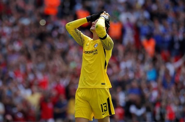 Vì sao HLV Conte sử dụng thủ môn Courtois đá penalty? - 1 Thủ thành Courtois tiếc nuối sau khi đá hỏng phạt đền