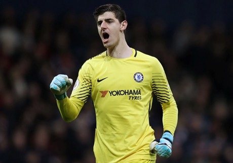 Courtois muốn được hưởng lương ngang bằng với De Gea - 1
Thủ thành Courtois