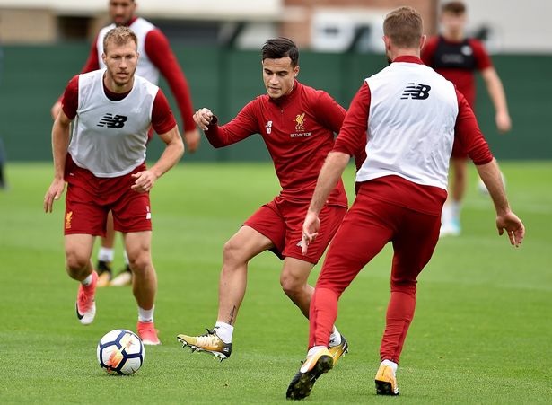 Cười tươi rói khi trở lại Liverpool, Coutinho đập tan tin đồn ra đi - 8