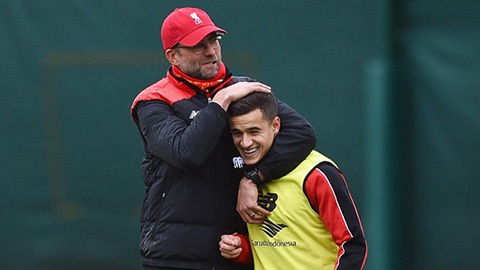 Cười tươi rói khi trở lại Liverpool, Coutinho đập tan tin đồn ra đi - 4