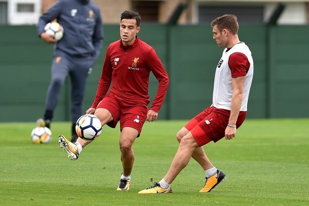Cười tươi rói khi trở lại Liverpool, Coutinho đập tan tin đồn ra đi - 5