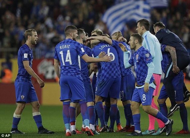 Thụy Sĩ và Croatia giành vé dự World Cup 2018 - 2 Niềm vui của các cầu thủ Croatia sau khi dự World Cup 2018