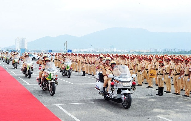 “Biệt phủ” của cô gái 22 tuổi và những vết nứt trong hầm Hải Vân - 7 Tại Tuần lễ cấp cao (TLCC) APEC 2017, TPHCM là địa phương có lực lượng Cảnh sát giao thông (CSGT) hùng hậu với hơn 100 cán bộ chiến sĩ giàu kinh nghiệm và dàn xe chuyên dụng 25 chiếc sẽ tham gia dẫn đoàn các nguyên thủ, lãnh đạo cấp cao và làm nhiệm vụ đảm bảo trật tự an toàn giao thông. (Ảnh: Châu Như Quỳnh)