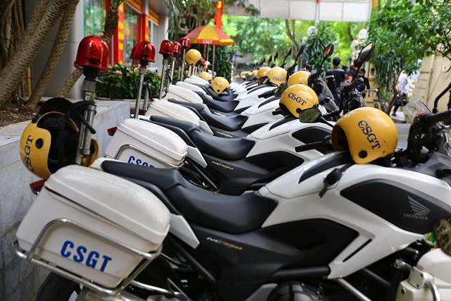 Dàn xe “đặc chủng” của CSGT Hà Nội dẫn các đoàn nguyên thủ dự APEC - 5 Dàn xe “đặc chủng” của CSGT Hà Nội dẫn các đoàn nguyên thủ dự APEC - 5