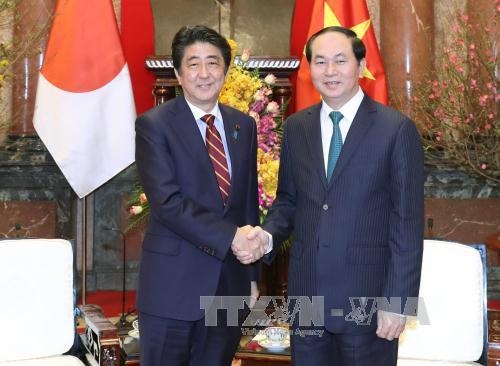 
Chủ tịch nước Trần Đại Quang tiếp Thủ tướng Nhật Bản Shinzo Abe đang có chuyến thăm chính thức Việt Nam. Ảnh: Nhan Sáng-TTXVN
