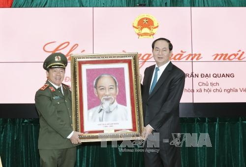 Chủ tịch nước kiểm tra công tác và chúc Tết Cục An ninh mạng - 2 Chủ tịch nước kiểm tra công tác và chúc Tết Cục An ninh mạng - 2