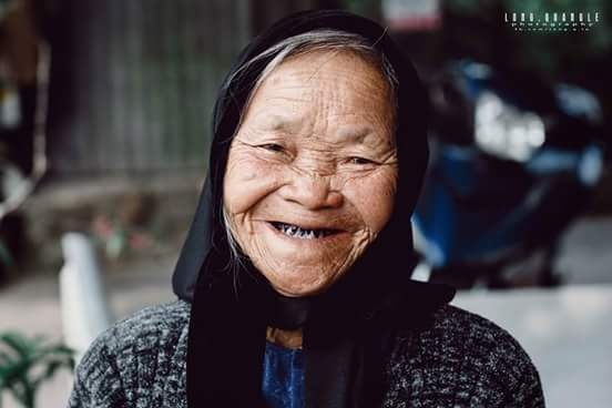 Nụ cười yêu đời của cụ bà thu gom giấy vụn ở Đà Lạt - 11 Nụ cười yêu đời của cụ bà thu gom giấy vụn ở Đà Lạt - 11